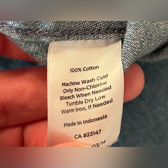 Talbot’s long sleeve chambray button down shirt. 12 petite. - Picture 4 of 6